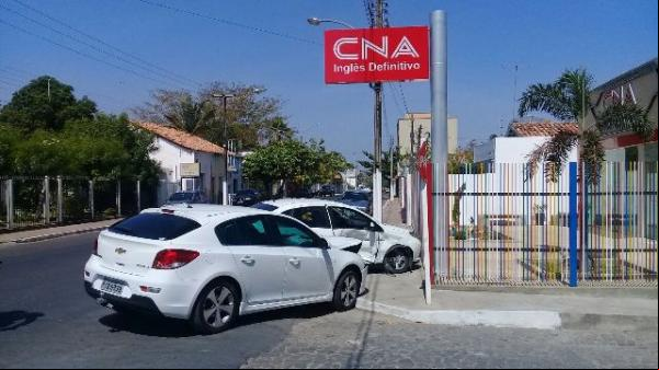 Acidente de trânsito resulta em danos materiais em Floriano.(Imagem:Divulgação/Wahats App)