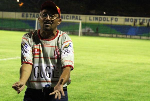 Catita, técnico do Caiçara, quer que equipe conquiste primeiro ponto na competição.(Imagem:Renan Morais)