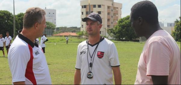 Frasson ao lado Marcos Paulo e Valter Maranhão.(Imagem:Abdias Bideh/GloboEsporte.com)