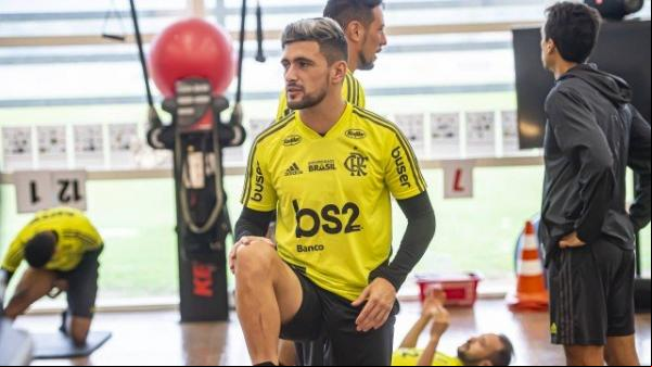 Arrascaeta sofreu uma entorse no joelho e desfalca o Flamengo.(Imagem:Marcelo Cortes / Flamengo)
