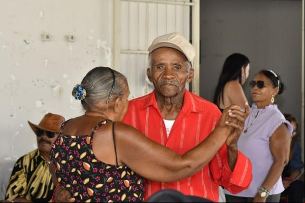 Dia dos Pais: Serviço Social de Floriano comemora data com idosos do município.(Imagem:Secom)
