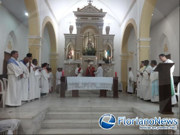 Católicos florianenses participaram da Ação Litúrgica da Paixão do Senhor.(Imagem:FlorianoNews)