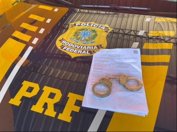 PRF cumpre mandado de prisão por pensão alimentícia em Floriano.(Imagem:Divulgação/PRF)