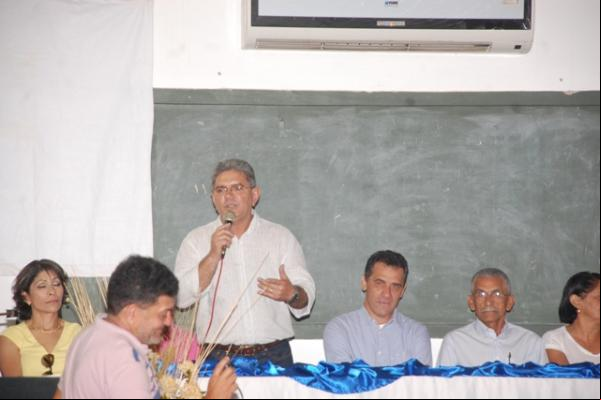 Professores recebem certificado do Curso de Extensão em Educação Integrada.(Imagem:Waldemir Miranda)