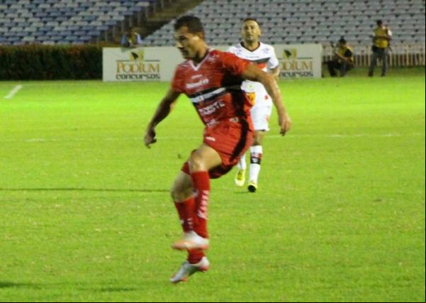 Esquerdinha tem atuação discreta, mas reforça chances do River-PI no jogo de volta.(Imagem:Wenner Tito)
