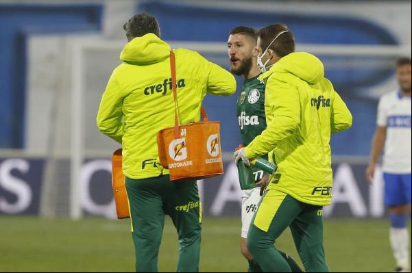 Zé Rafael tem sangramento no nariz durante Universidad Católica x Palmeiras.(Imagem:Staff Images/Conmebol)