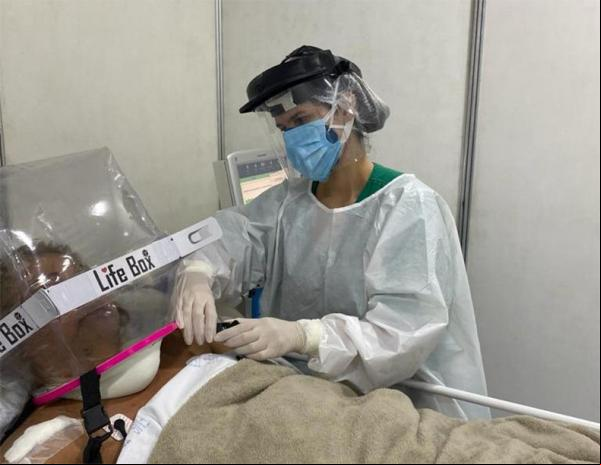 Covid: hospitais am a usar capacete tipo bolha para evitar intubação de pacientes(Imagem:Reprodução)