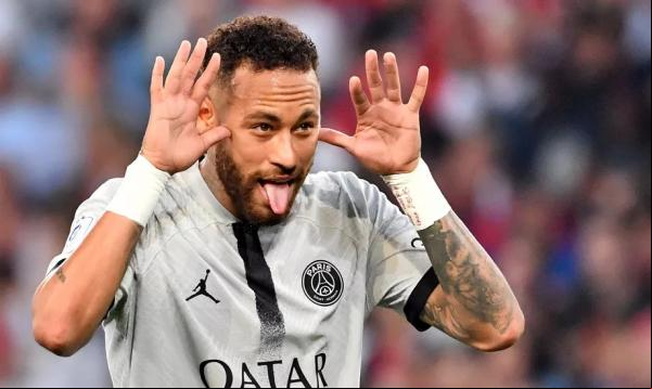 Neymar comemorando seu primeiro gol no jogo.(Imagem:DENIS CHARLET / AFP)