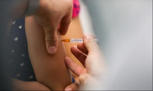Multivacinação não oferece risco e aumenta imunidade coletiva.(Imagem:MARCELO CAMARGO/AGÊNCIA BRASIL)