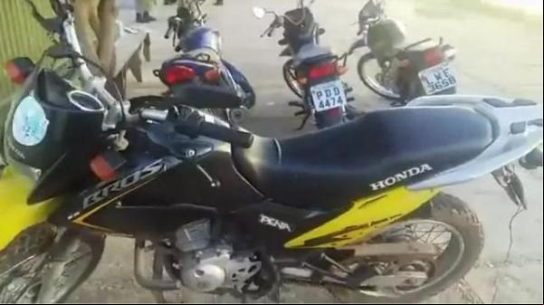 Motocicleta tomada de assalto é recuperada pela PM minutos depois.(Imagem:Reprodução)