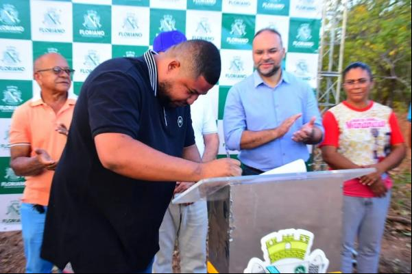 Representantes do Legislativo de Floriano acompanham solenidade na localidade Rio Branco(Imagem:CMF)