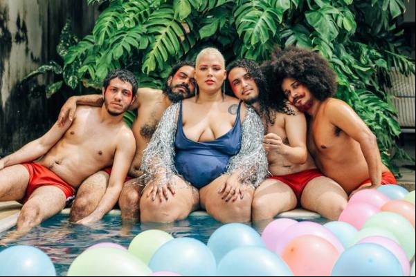 Bia Magalhães, vocalista da banda Bia e os Becks, conta como faz para enfrentar o calor do B.R.O-Bró em Teresina.(Imagem:Divulgação)