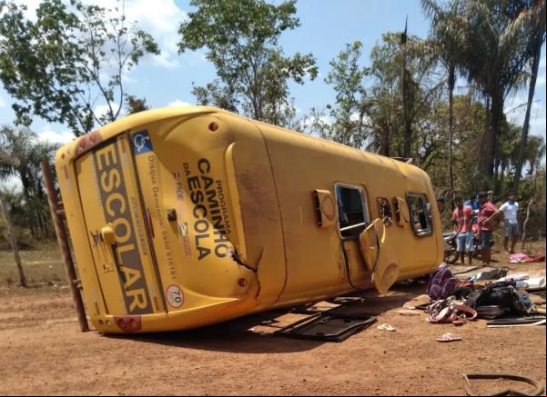 Ônibus capota com estudantes no município de José de Freitas, no PI.(Imagem:Divulgação)