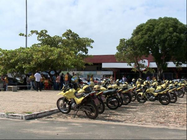 Mototaxistas devem ir até a sede da Strans para renovar a licença.(Imagem:Reprodução/TV Clube)