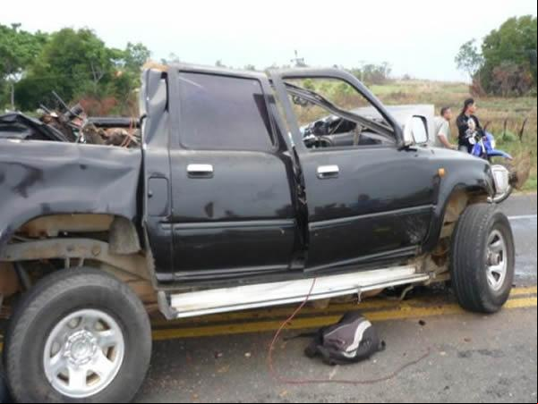 Colisão entre ônibus e Hilux deixa sete mortos(Imagem:Divulgação)