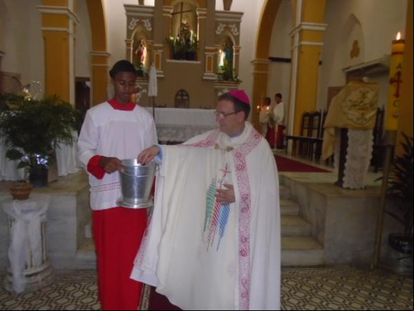 Vigília Pascoal reúne fiéis na Catedral São Pedro de Alcântara, em Floriano.(Imagem:FlorianoNews)