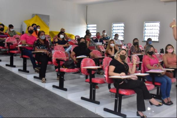 Palestra sobre educação emocional é ministrada aos gestores da Rede Municipal.(Imagem:Secom)
