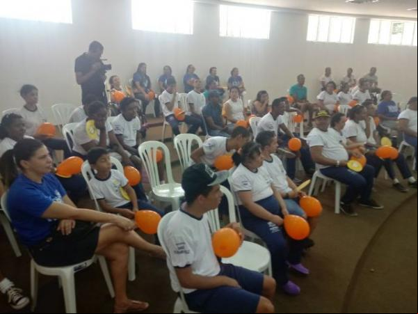 Pré-estreia do espetáculo Leleco faz a alegria de crianças da APAE de Floriano.(Imagem:FlorianoNews)