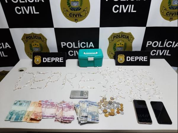 Polícia apreende drogas, dinheiro e balança de precisão em residência em Teresina.(Imagem:Divulgação)