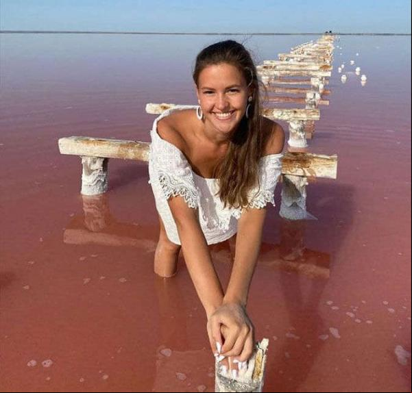 A influencer russa Polina Strelets recuperou a consciência após quase um mês de coma no hospital da ilha de Bali, na Indonésia. No dia 20 de janeiro, ela havia sido internada às pr(Imagem:Reprodução)