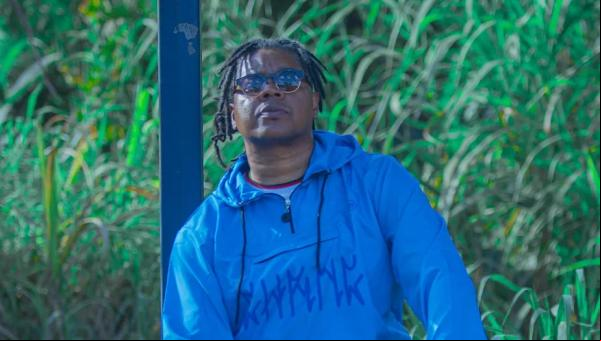 Rapper Xis apresenta dez músicas inéditas no quarto álbum solo,