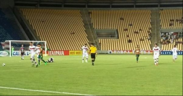 Rubro-Negro marca primeiro gol no torneio, mas leva virada do Sampaio, no Castelão.(Imagem:Lívia Barradas)