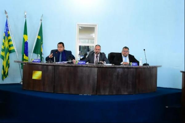 Vereadores de Floriano encerram o ciclo de sessões da primeira quinzena de maio.(Imagem:Reprodução/Instagram)