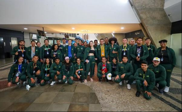 Os intercambistas foram recebidos neste domingo(20), pelos familiares no Aeroporto Senador Petrônio Portella, em Teresina.(Imagem:Divulgação)