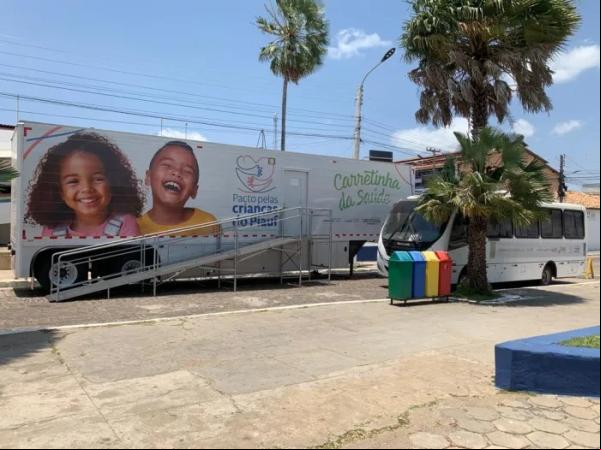 A Carretinha ainda avaliou 2.419 cadernetas de vacinação e foram prescritos 149 óculos.(Imagem:Divulgação)