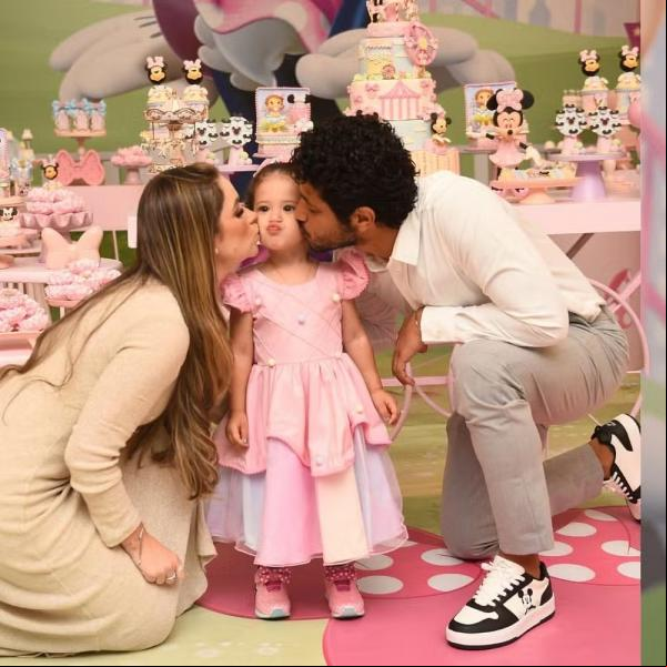 Camila Campos e família.(Imagem:Reprodução/Instagram)