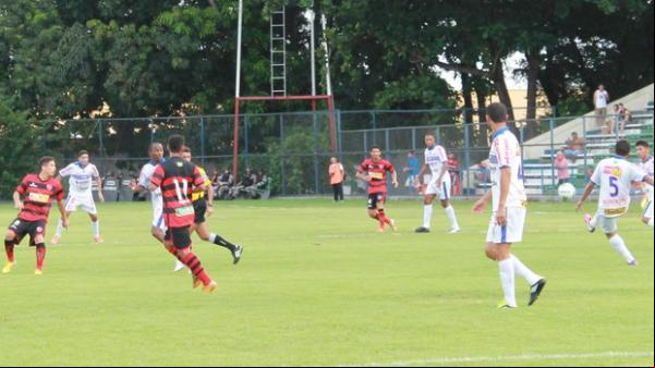 Flamengo-PI dominou o segundo tempo diante do Piauí.(Imagem:: Náyra Macedo/GLOBOESPORTE.COM)