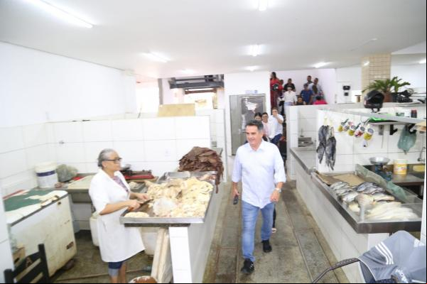 Ciro percorre ruas do Centro, tem contato com populares e almoça no Restaurante Popular(Imagem:Divulgação)