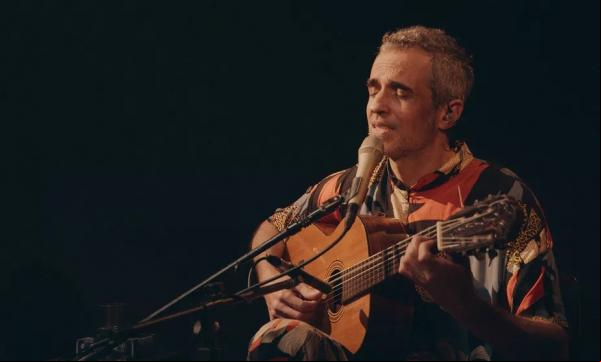 Quarto álbum da discografia solo de Rodrigo Maranhão, Mercado das flores será aberto ao público a partir de 24 de junho em edição do selo MP, B Discos distribuída via Som Livre. Tr(Imagem:Reprodução)