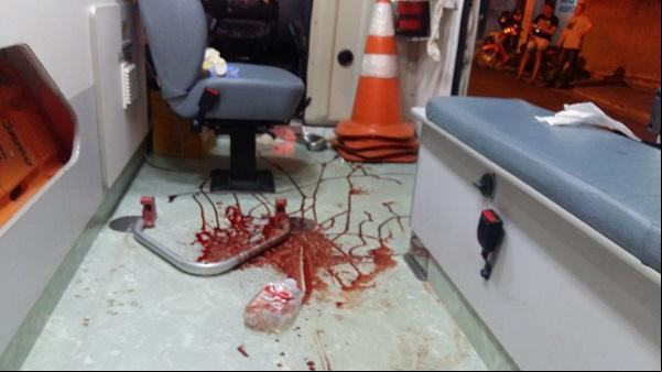 Sangue na ambulância que atendeu a ocorrencia.(Imagem:Jc24horas)