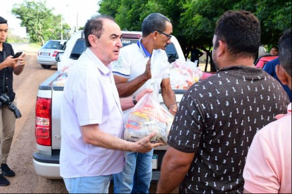 Prefeitura de Floriano inicia entrega de cestas básicas da Semana Santa.(Imagem:Secom)