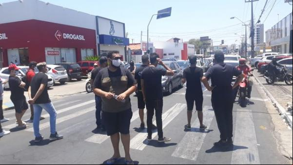 Artistas realizam protesto e interditam Avenida Frei Serafim em Teresina.(Imagem:Divulgação)
