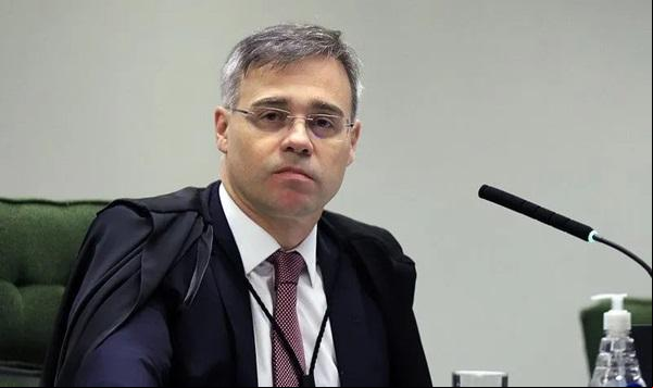Pela Constituição, lei penal