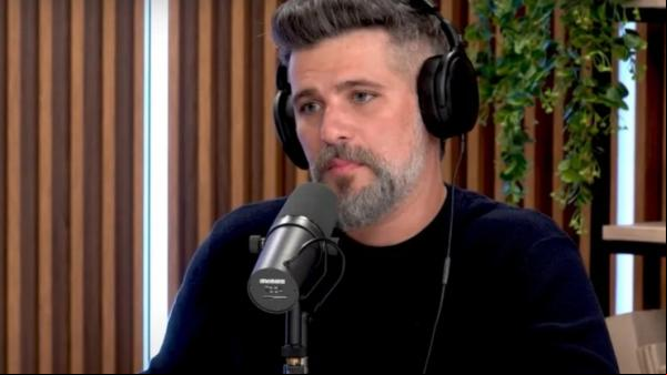 Na hora que o galã ou mal, a esposa dele estava explicando como seria a dinâmica do programa.
