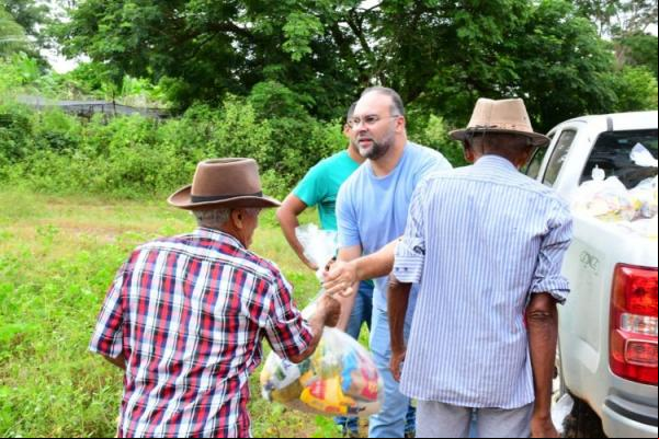 Prefeitura de Floriano realiza entrega de cestas básicas a famílias das zonas urbana e rural(Imagem:Secom)