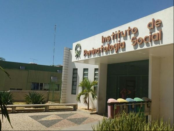 Menina ará por acompanhamento no Sanvis, em Teresina.(Imagem:Fernando Brito/G1)