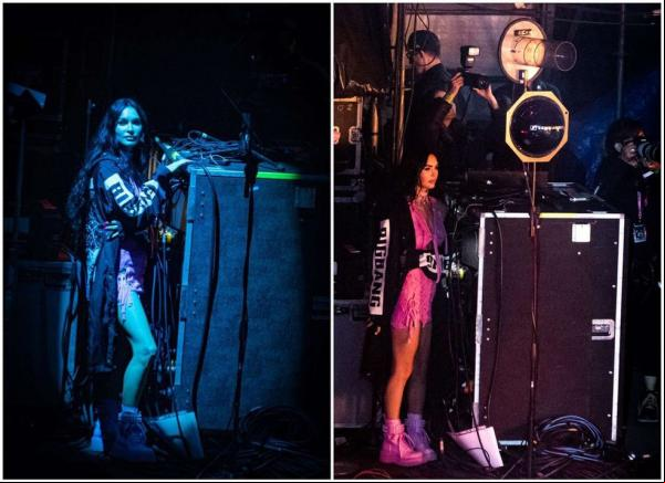 Antes, a atriz compartilhou algumas imagens em que aparece no camarim arrumando o penteado do cantor. O americano Machine Gun Kelly se apresenta no Lollapalooza Brasil neste final(Imagem:Reprodução)