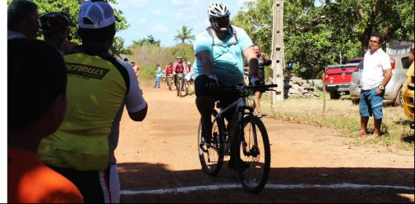 Assis recebe aplausos do público ao completar 18km.(Imagem:Josiel Martins)