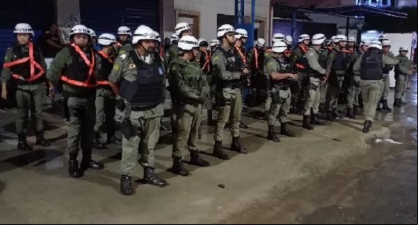Polícia Militar de Floriano garante segurança durante o segundo arrastão do Carnaval.(Imagem:Reprodução/Instagram)