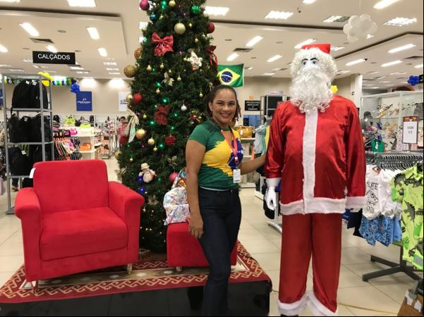 Jaqueline, chefe do setor de confecções.(Imagem:FlorianoNews)