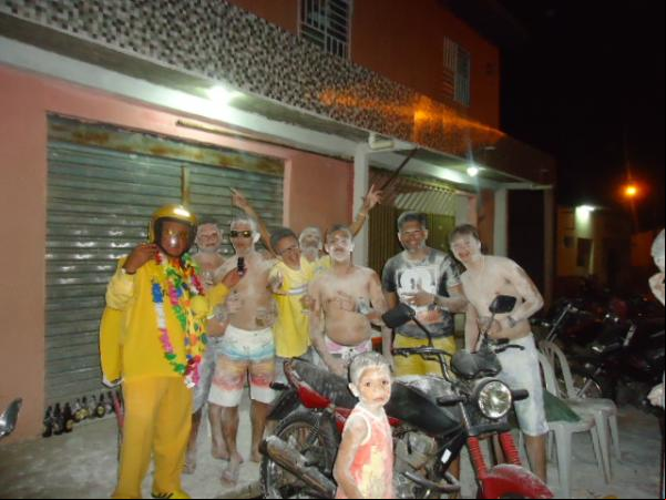 Longe da Avenida, amigos se divertem em blocos alternativos em Floriano.(Imagem:FlorianoNews)