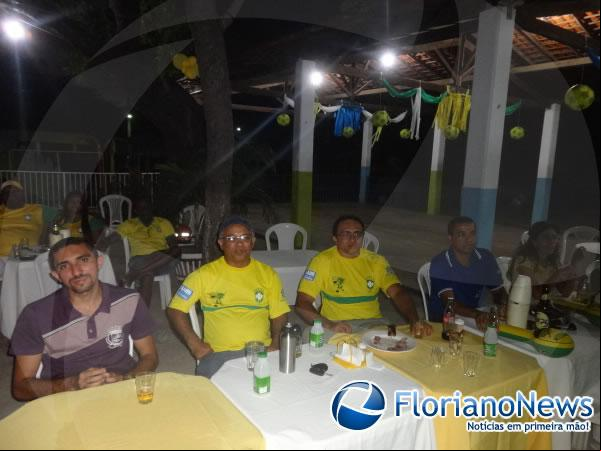 Vitoria contra o Camarões embala comemoração dos torcedores de Floriano e Barão.(Imagem:FlorianoNews)