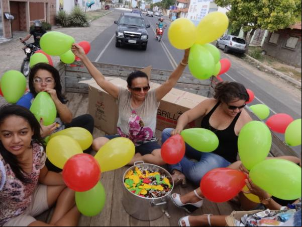 Palhaço Carrapeta enche à tarde de alegria em alusão ao Dia das Crianças.(Imagem:FlorianoNews)
