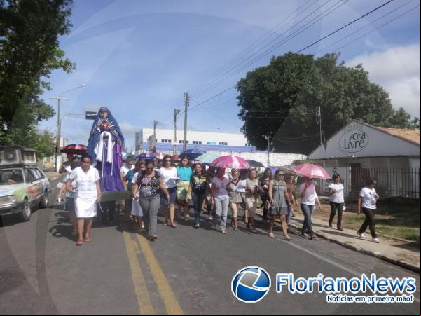 Mulheres unem suas dores às de Maria na Procissão das Dores.(Imagem:FlorianoNews)