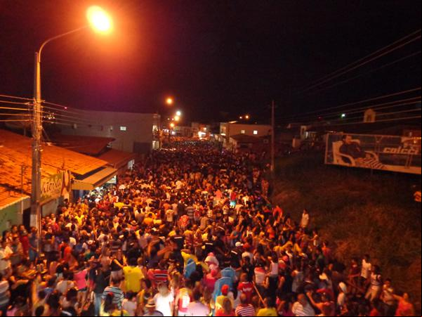 Primeiro dia de carnaval arrasta milhares de pessoas em Floriano(Imagem:FlorianoNews)