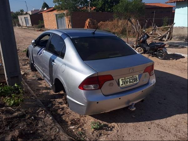 Motorista tem carro depenado após estacionar em acostamento no bairro Guia.(Imagem:Jc24horas)